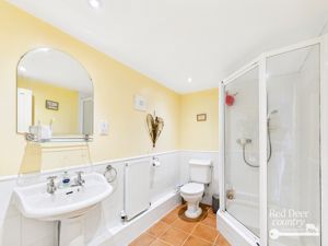 Ensuite- click for photo gallery